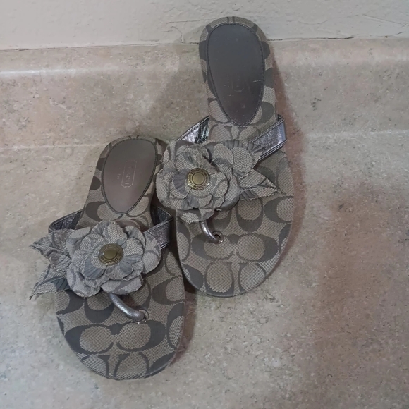 Womens Coach Thong Sandals Patrisha  Flip Flops Flower Top Size 7.5 - Picture 1 of 7